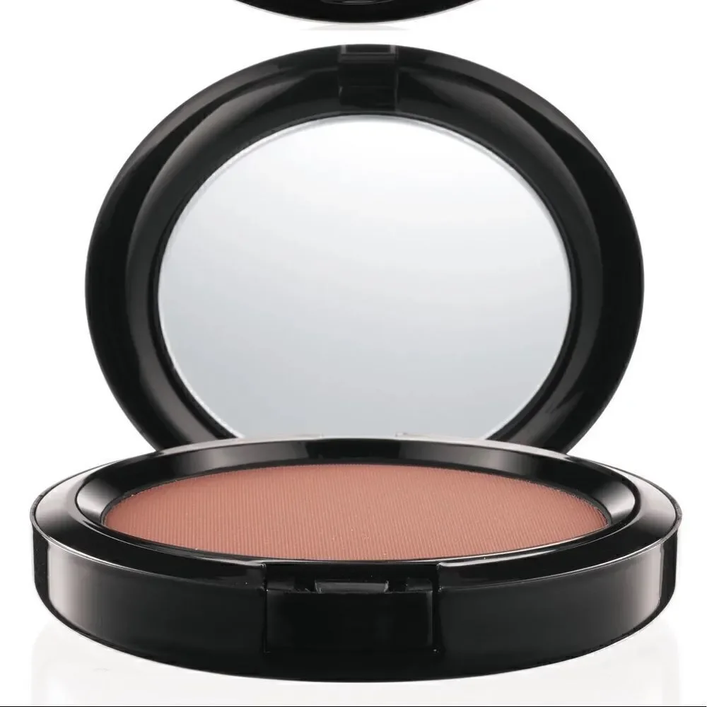🥳HP🥳 NIB MAC Venomous Villains Cruella Beauty Powder in “Her Own Devices”